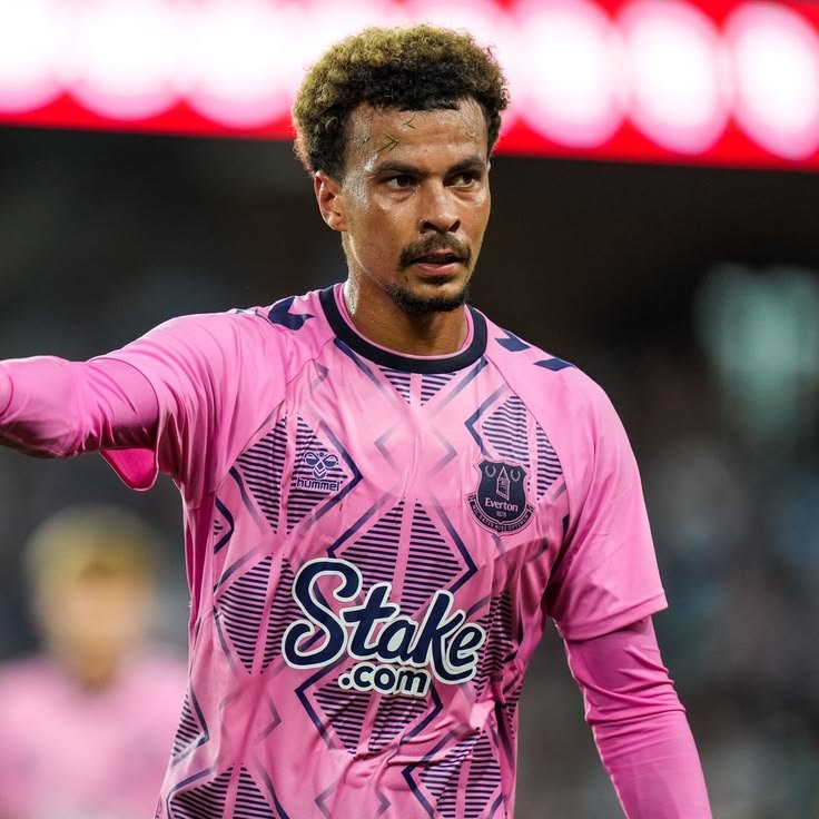 PrimeFeed1's tweet photo. 🚨🎮 DELE ALLI BEGINS A NEW CHAPTER ON TWITCH! 👀🔥

The former Tottenham and England star has turned to livestreaming, reportedly building a following of 150,000 on Twitch after spending over a year away from professional football. 🎥⚽

💻 From the football pitch to the streaming world!

#DeleAlli #Tottenham #Twitch #FootballNews #PrimeFeed