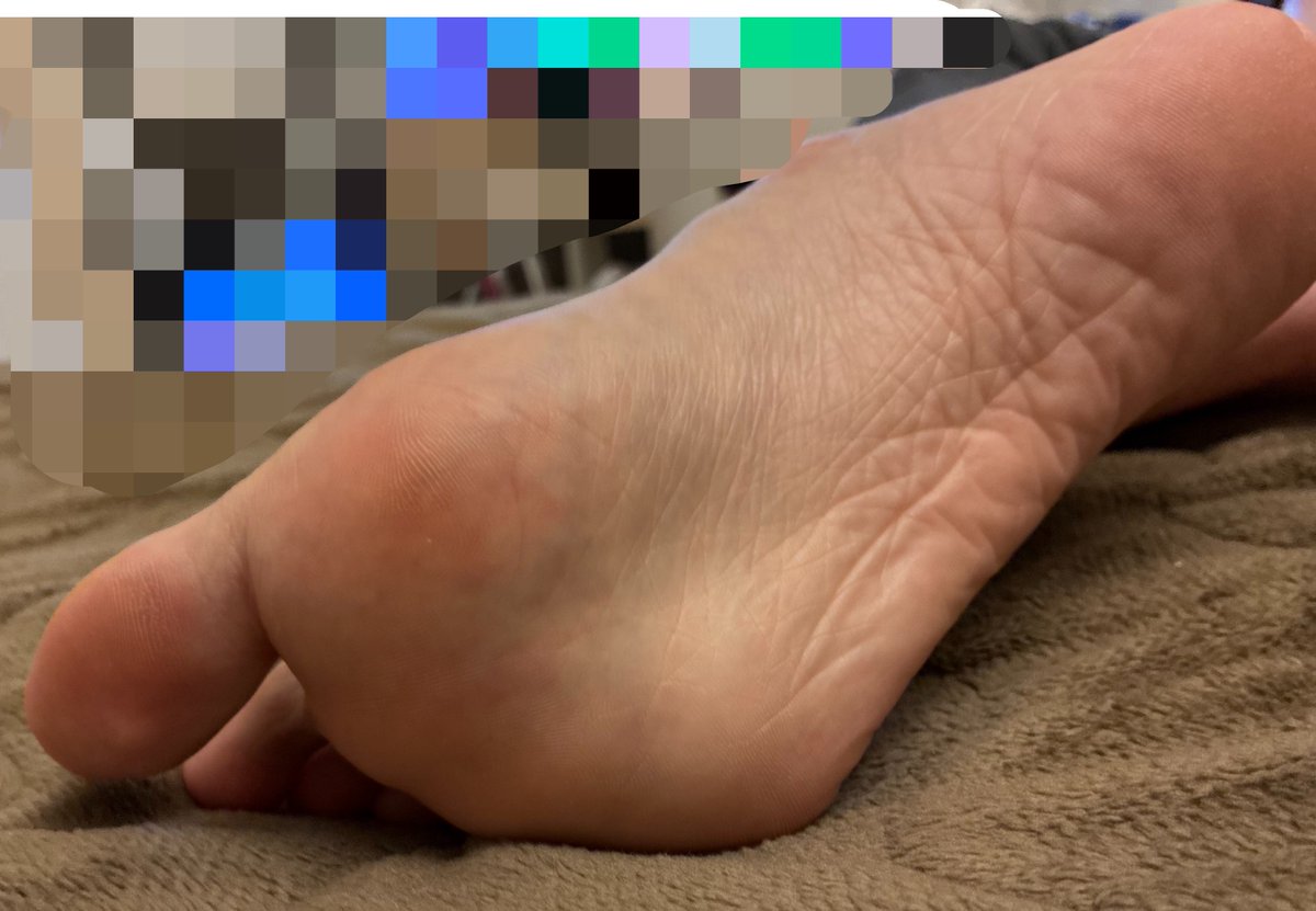 Yomefeet's tweet photo. いかがですか？👣

#足 #脚底板 #盯射 #小狗 #足裏
#feet #sole https://t.co/NWyy5qUO91