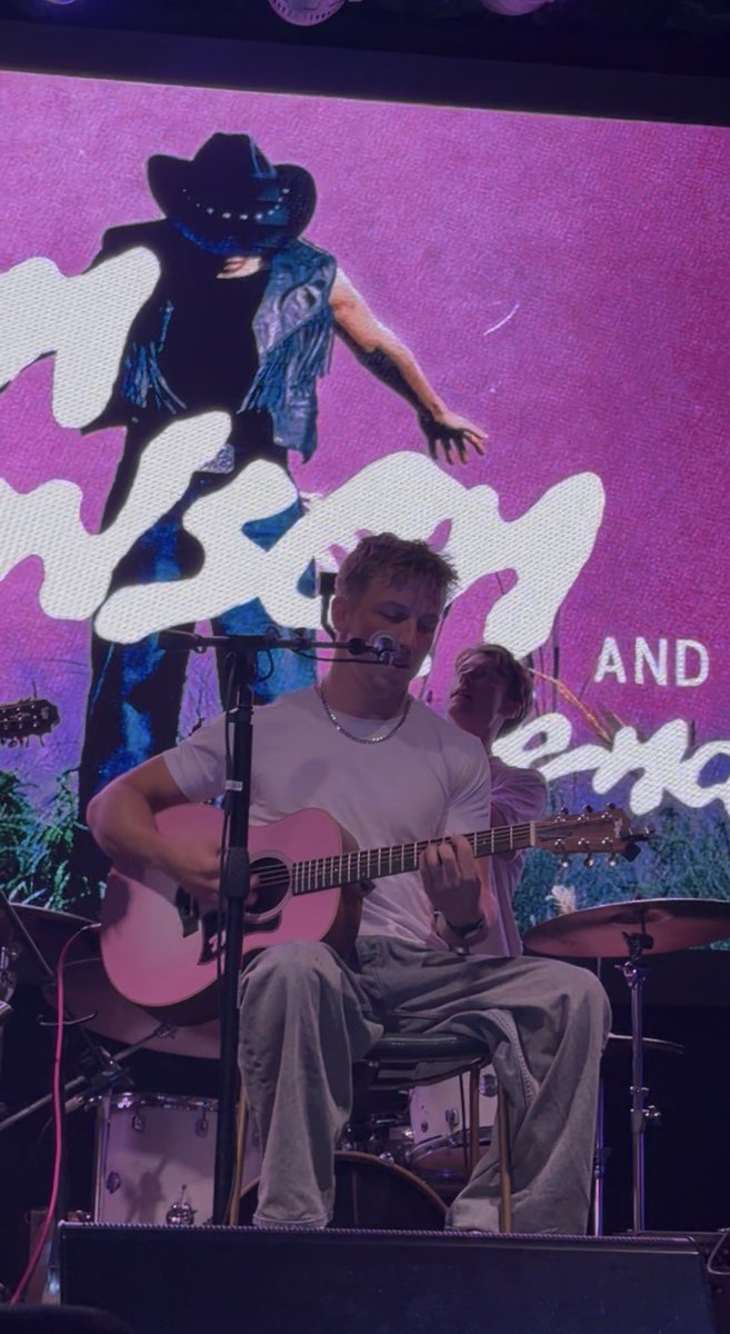 Burgerinmytummy's tweet photo. Sorry this took so long been busy!! Thread of Liam’s performance / garage session and all videos I have of Arvid watching him 🧵

#lawblad #LL30 https://t.co/P0gYNAQWCF