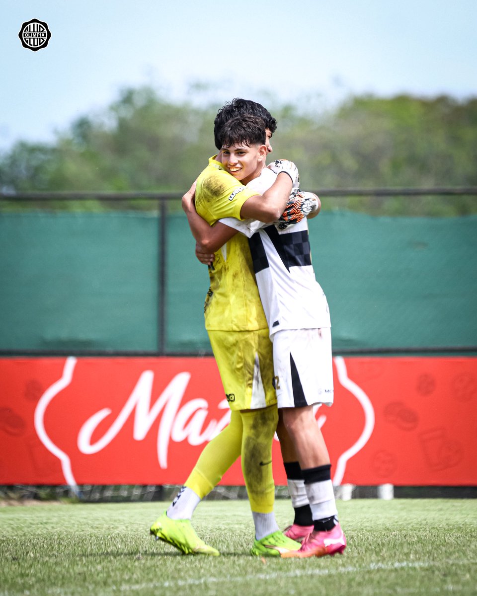 FormativasO's tweet photo. ¡GANÓ #𝗢𝗟𝗜𝗠𝗣𝗜𝗔! 🤍🖤🤍

💪🏻  Sub-17.

➖️ CCP [0-2] #Olimpia.

¡Vamos, Decano! 👑 https://t.co/yT1Km6r6Bw