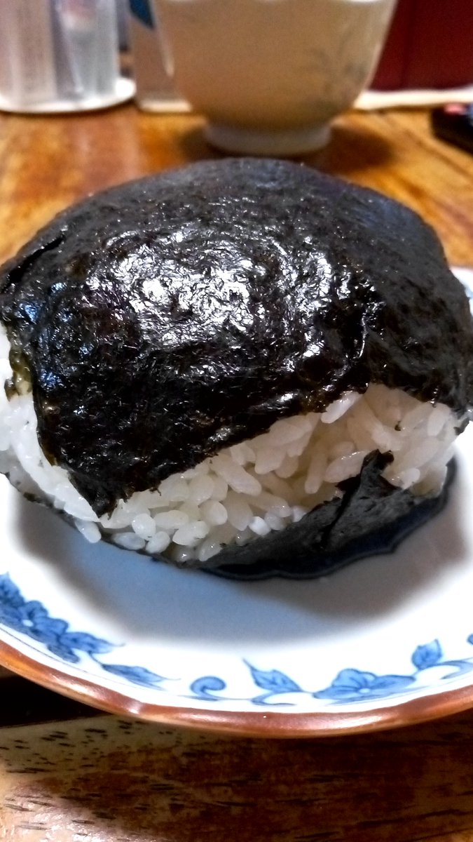 onihey_73's tweet photo. のんびりゆっくりおうちごはん！

牛すき煮
にぎり飯
野菜炒め
切り干し大根＆揚げ煮
寄せ豆腐

すき煮、甘くて美味し！
ウチのにぎり飯はデカい…💦

お腹いっぱい～
ごちそうさん！

オフクロ様も順調に回復していて、オイラの家事負担も減ってきた！

＃おうちごはん https://t.co/lJNGJhy01a