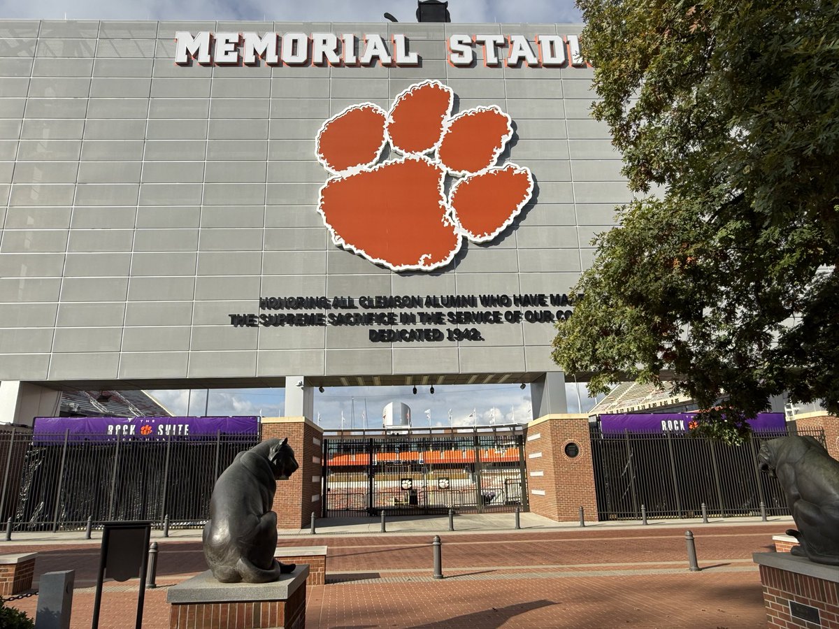 joshlap19's tweet photo. Letβs Go Hokies! π¦ #BeatClemson https://t.co/LxuX6SLaVB