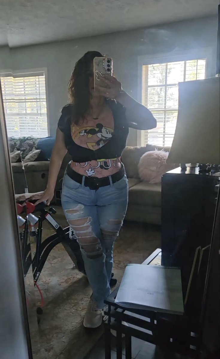 AtlLikesthemall's tweet photo. Que rica se mira esta suegra
#candid #onlyfans #latina #slut #freaky #cumtributeِs #bigtits #milf
#latinamilf #thicklatina #swinger #singlelatino #bigass #cumslut #mexicanslut #leggings #latex #honduraña #venezuelen #creepshot https://t.co/27V4vUv9Od