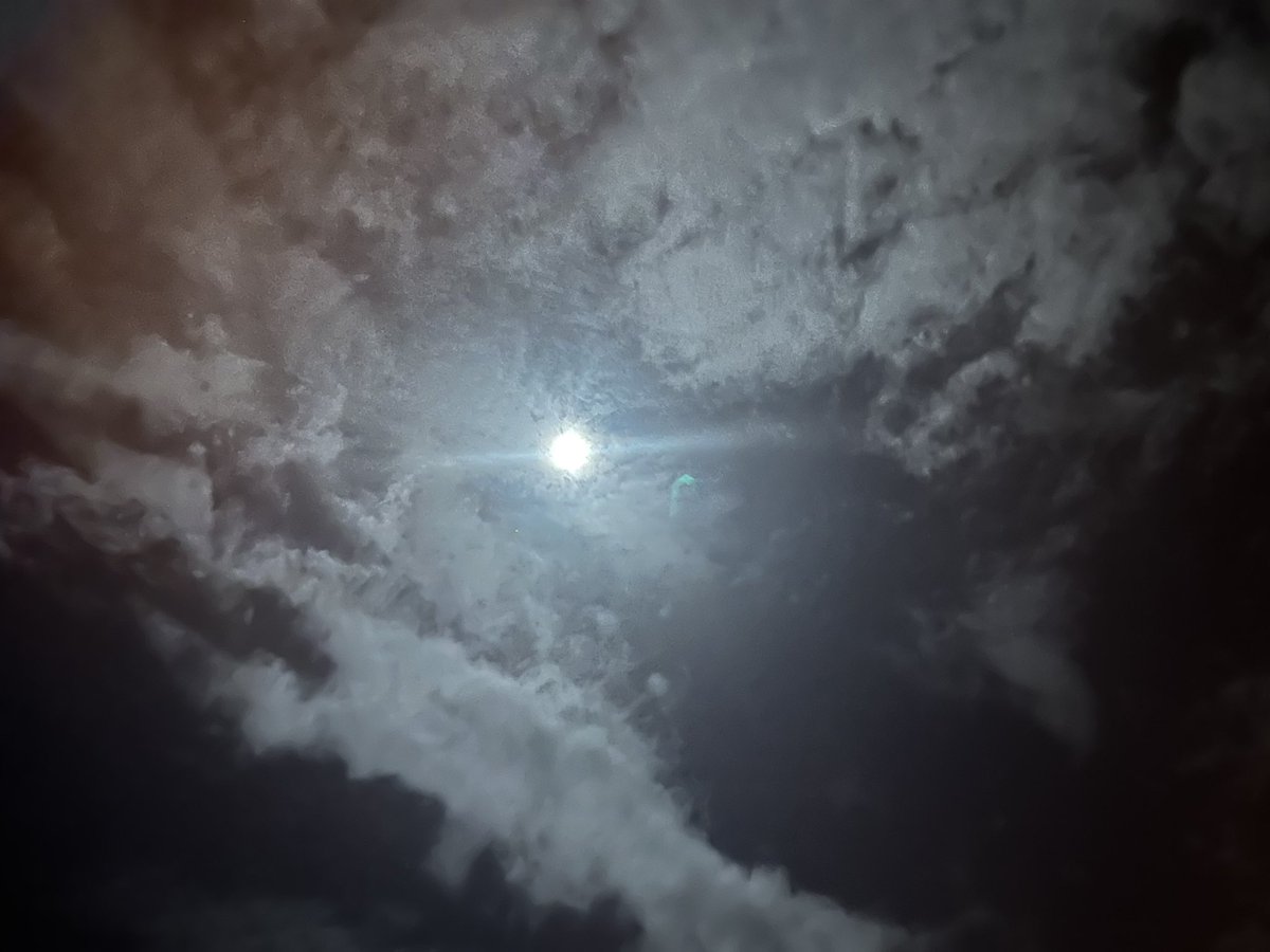 nanako0826's tweet photo. 今宵の満月🌕 https://t.co/Uim5q0lIxB