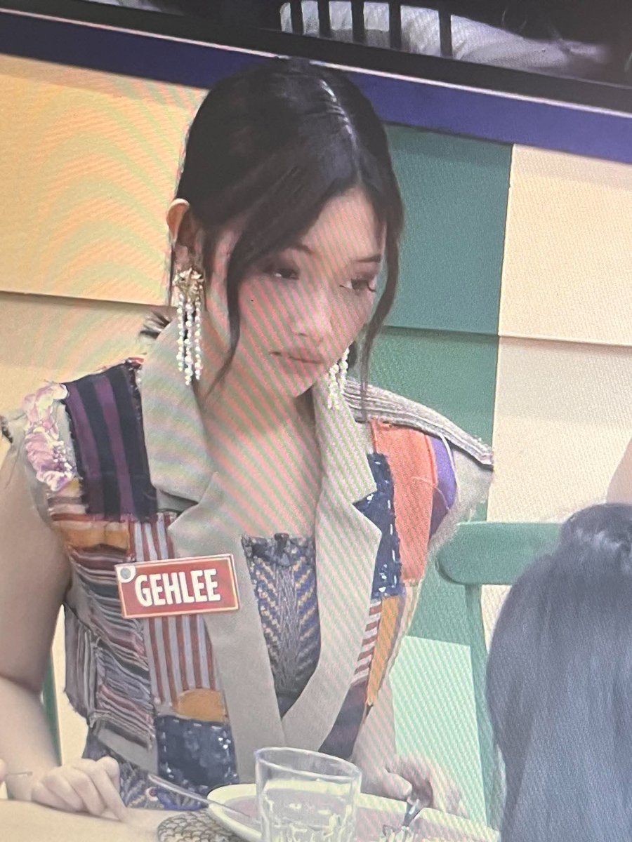 haruleeeen's tweet photo. Parang nakita ko na to dati eh, nung Universe Ticket days hahaha di ko lang mahanap hahaha

ANG DARLING K-POP IDOL NG LAS PIÑAS
GEHLEE CLOSER DEBUT ON PBB
#GEHLEE #CloserwithGEHLEE
#PBBCollab3point0 https://t.co/XqSaKVg8GE