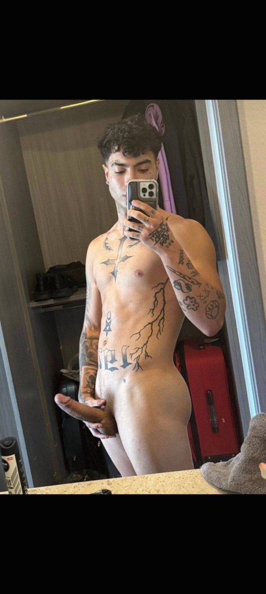 Josefarjy6's tweet photo. Pack de naim darrechi 🥵😏🍆💦
#bultos
#NaimDarrechi https://t.co/o2pYU8cOtq