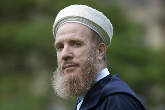 victorfyt's tweet photo. Predicador musulmán en Alemania:
“En Alemania no se puede lapidar a una mujer por adulterio, pero cuando establezcamos un estado islámico aquí, la lapidación estará legalmente permitida bajo la Sharia”. https://t.co/m31yKSB5ZM