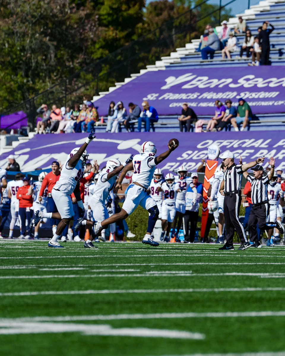 SamfordFootball's tweet photo. JACKSON BUSSEY WITH THE INTERCEPTION‼️ WHAT A PLAY 9️⃣7️⃣

#AllForSAMford | #SamfordDNA https://t.co/0Zdj5GpFpa