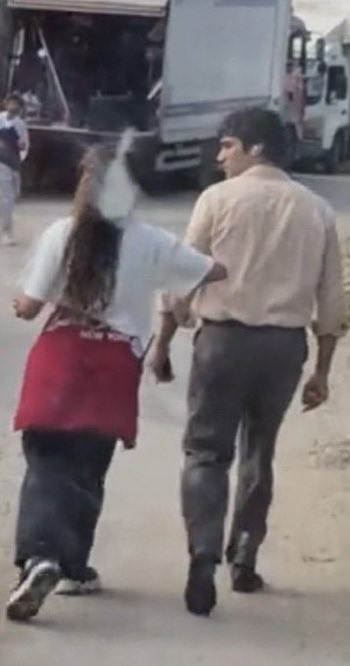 TeamMertRD's tweet photo. 🎬 New video of Mert From behind the scenes of  #SusuzYaz filming set 🌾

#MertRamazanDemir https://t.co/VpJwBHopjZ