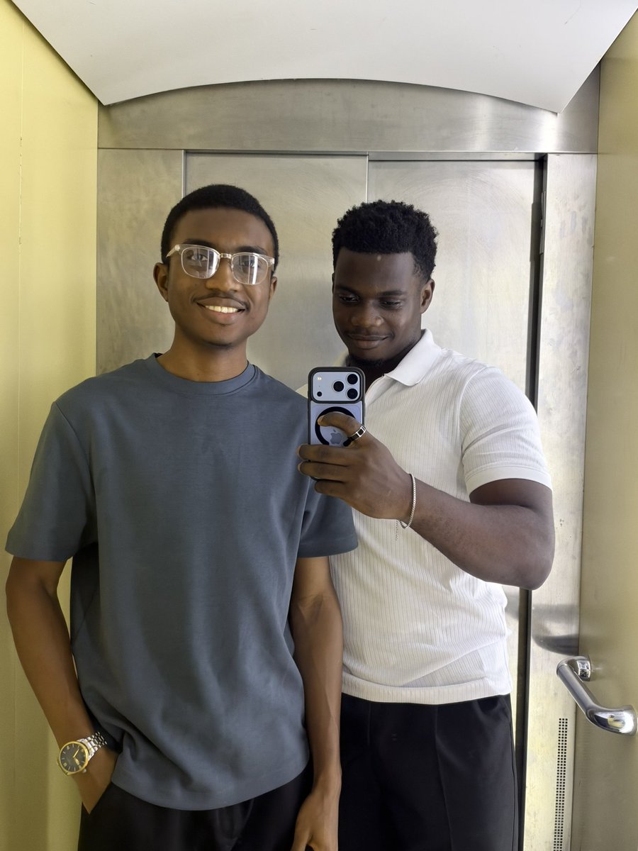 itzadetunji1's tweet photo. My week in four pictures https://t.co/oAcKX9Vz8S