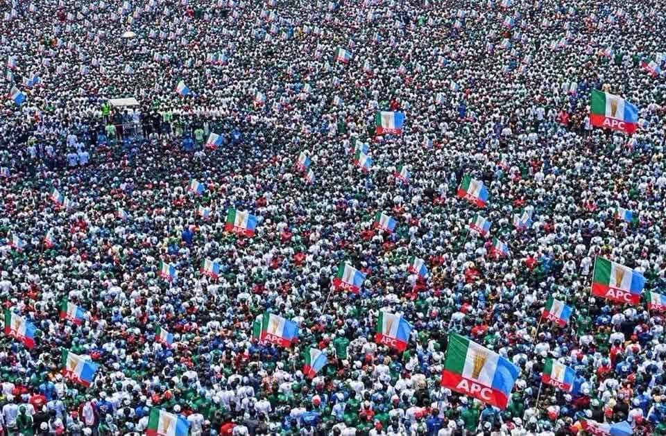 khalidobafemi's tweet photo. This is APC Presidential campaign in Kaduna.

Hurricane Tinubu will reach everywhere.

And Kwara will not be left out.

We are voting #APCTopToBottom. 

Kwara has rejected PDP--and we will not go backward.

#IwajuLaNlo https://t.co/9iwdHfmqJJ
