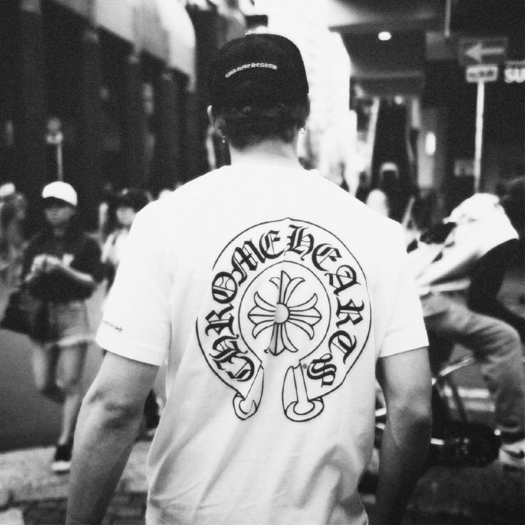 fivchannie's tweet photo. bang chan nasceu pra Fendi e a Chrome Hearts. https://t.co/PHJVC0wB67