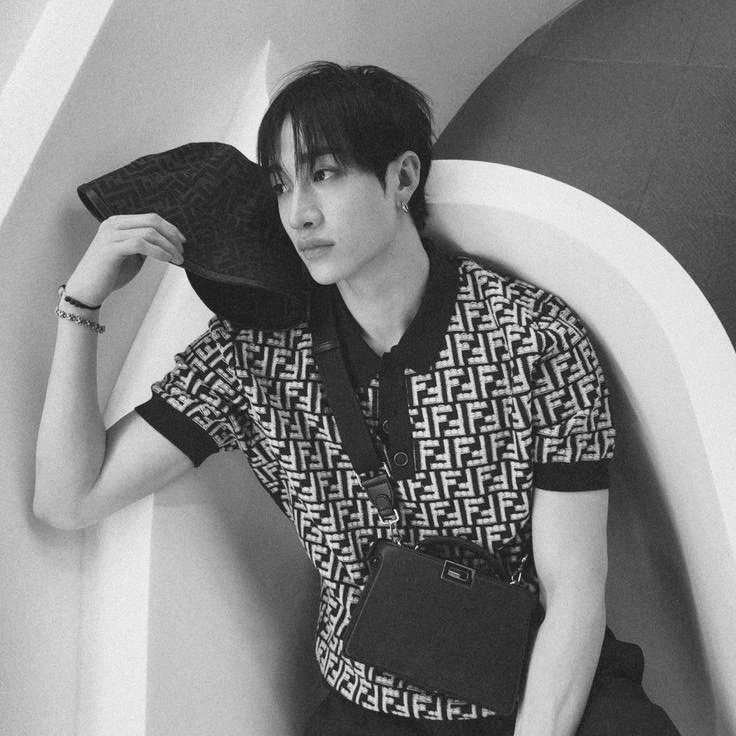 fivchannie's tweet photo. bang chan nasceu pra Fendi e a Chrome Hearts. https://t.co/PHJVC0wB67
