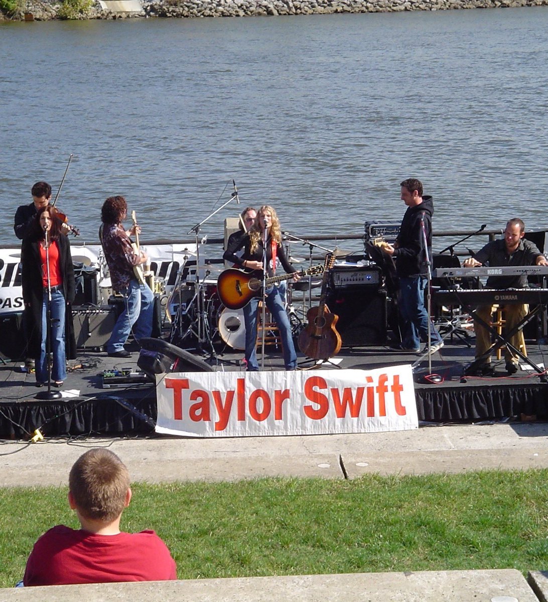 louayloracervo's tweet photo. 20 anos de Taylor Swift!!!!!

How Did I                           Get Here? https://t.co/Mfz3yyPtsp