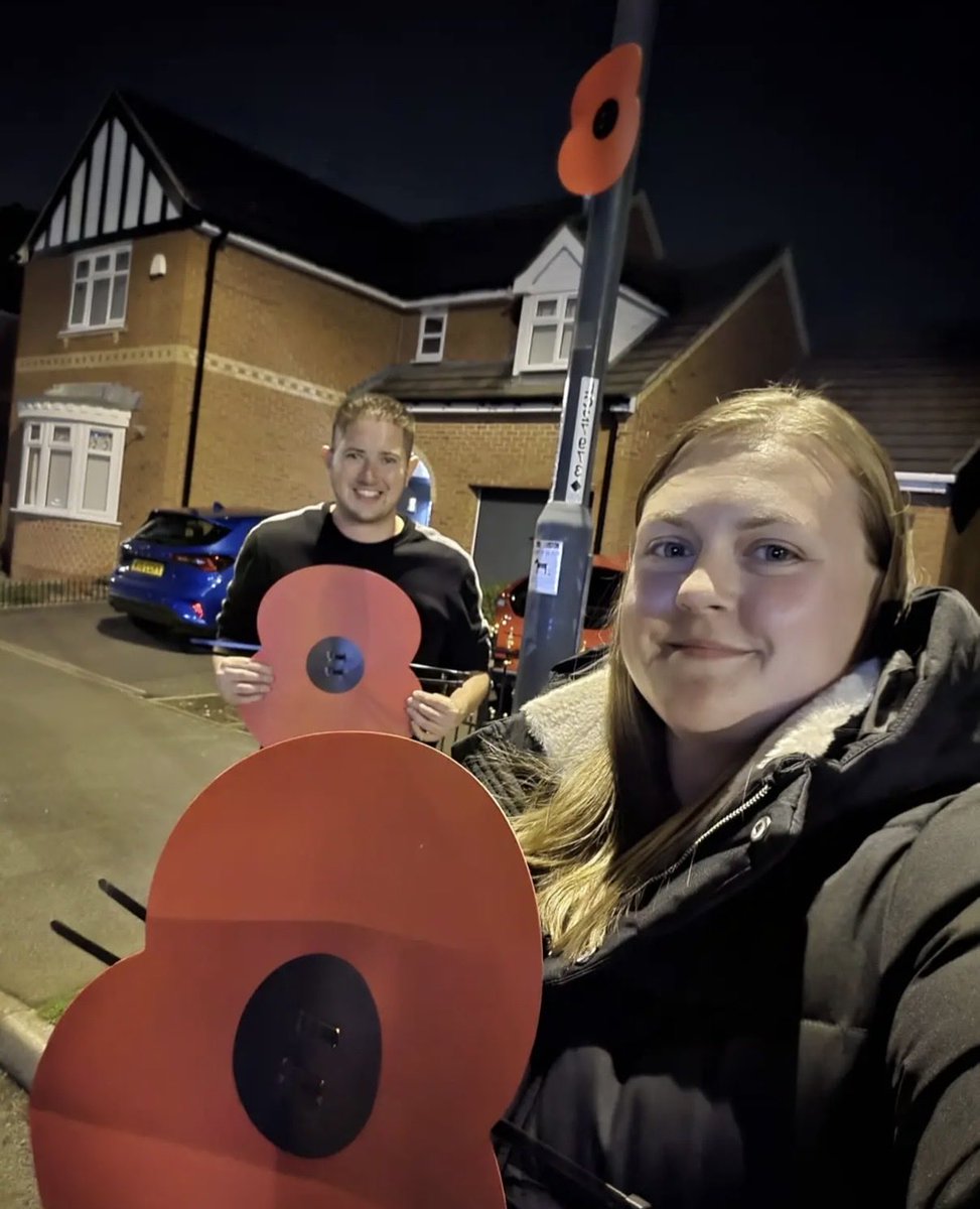 NotFarLeftAtAll's tweet photo. ￼￼￼￼￼￼￼￼Lamppost Poppies Go Up￼￼￼￼￼￼￼ 

Freya and Matt were out late last night, putting up the first 40 Oakwood Ward Remembrance Poppies, commemorating our servicemen and women, our veterans, their families, and all those who gave their tomorrow for our today.

Over 100 will go up across our neighbourhood, and a sprayed poppy will be painted on the banking of Oakwood Park, opposite The Church on Oakwood.

More poppies will go up over the weekend and early next week, as part of this fitting tribute.

Well done to these guys