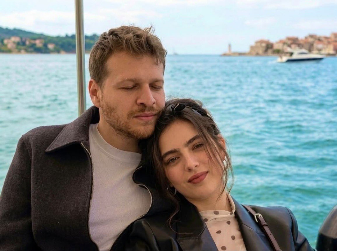 vik_torii5556's tweet photo. dört kelimelik destek menti 

HepSizi BekledikOrel https://t.co/7z2gXjdiIE