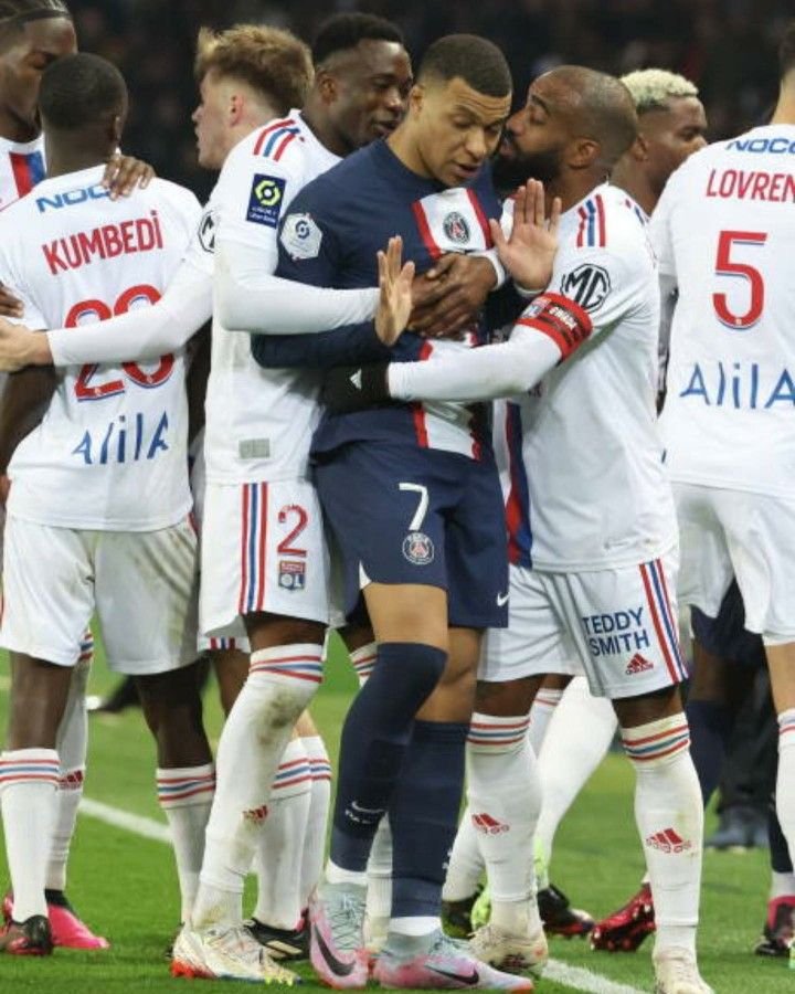 mileliciousss's tweet photo. PSG kits really looked like they were made specifically for him https://t.co/Wbo0u10Nfc