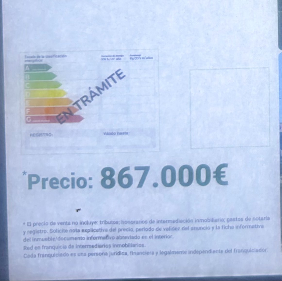 SuidanG's tweet photo. Mis padres se compraron el piso de obra nueva por (al cambio) 210.000€ en 1997. Un 7° con plaza de garage.

Hoy, el 3° está a la venta en la inmobiliaria de enfrente. También con plaza de garage.

Eso sí, 657.000€ más caro que hace 30 años.

El 29N, yo votaré para cambiar esto. https://t.co/2pOkjB4XmL