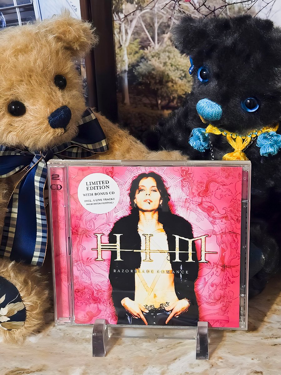 kaoru_1966's tweet photo. おはようございます😃

🇫🇮 HIM
『Razorblade Romance』
1999年/2000年：2nd

ゴシックの退廃美とキャッチーな旋律を融合させラブメタルという唯一無二のジャンルを確立した傑作‼️

🌹Join Me In Death
https://t.co/tqDJwY8snj

👆美しさと危うさが同居する
至高のダークアンセム💜

皆様 良い1日を🍀 https://t.co/qO7TsNAjzE