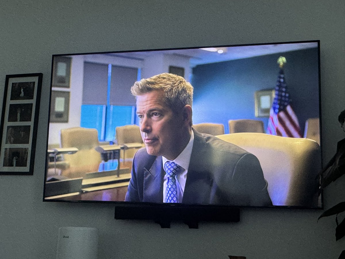 JCAndersonNYC's tweet photo. 🇺🇸 Getting a preview of the new documentary about the number of illegal immigrants who obtained commercial driver’s licenses and got jobs driving tractor-trailers, despite being unable to read highway signs.

Incredible film. @wrong_speak @SecDuffy https://t.co/UqTfoqpTRH