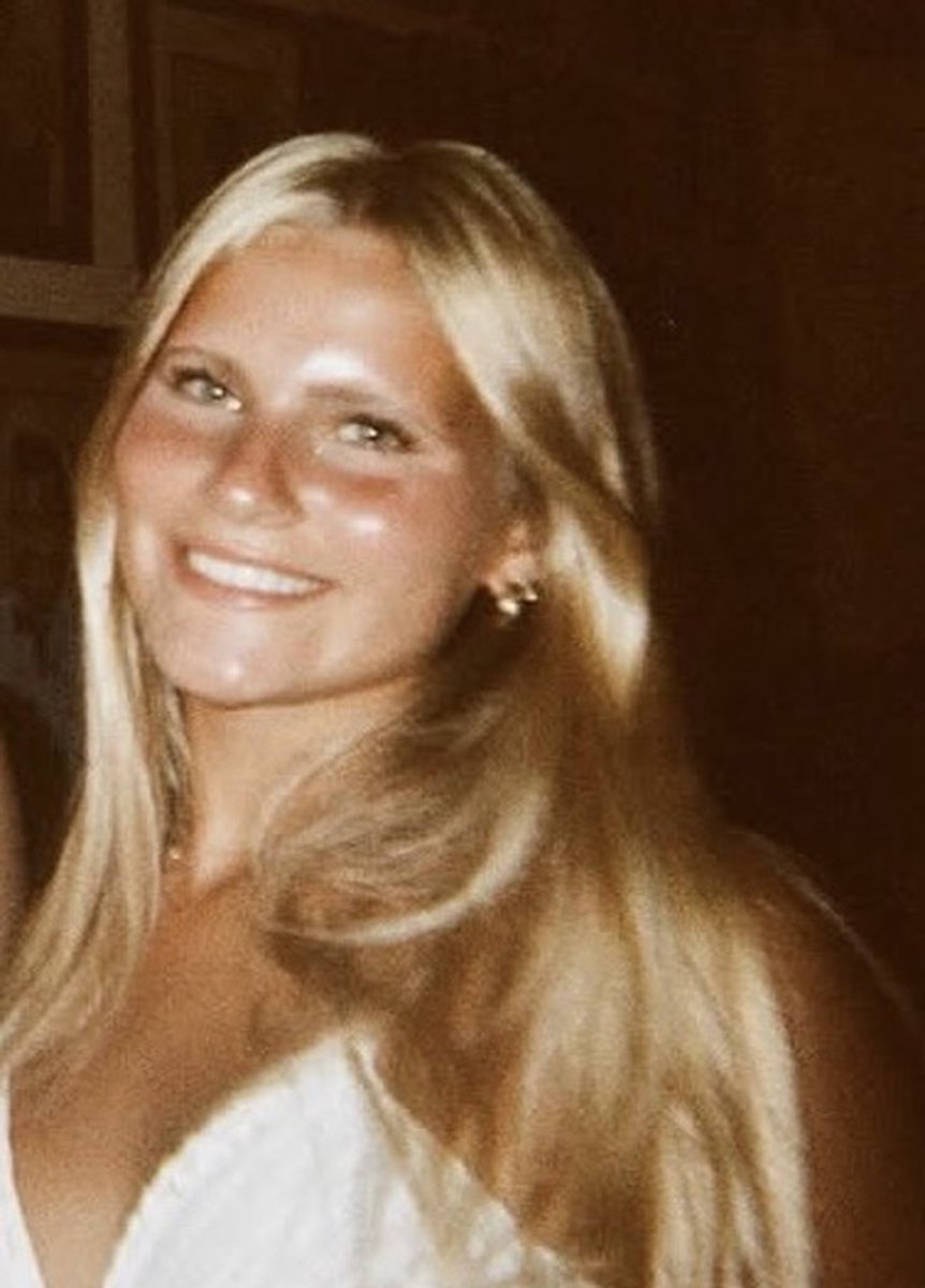 WBgirly's tweet photo. @femboibb397 has decided he wants his sister exposing haha so everyone i present to you tess

#cumtribute #wankchat https://t.co/RmU5tyXYtZ
