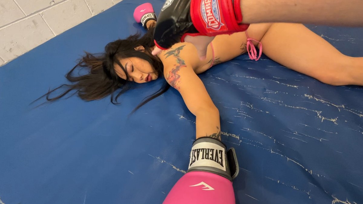 DJ_Sleepy__Boss's tweet photo. Vidcaps from the newest boxing POV with @kiara_star01 

https://t.co/4ecyf0PLnW https://t.co/fu7Wm9nszh