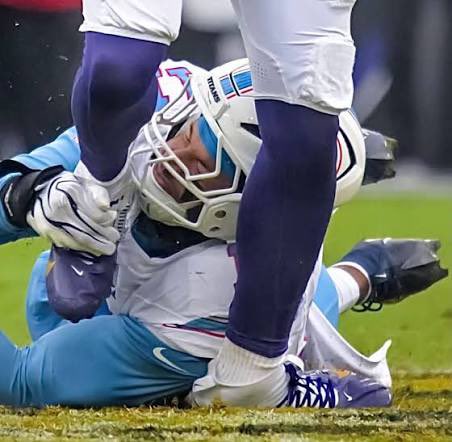 MR_Marathon1017's tweet photo. 2 things can be true. Lamar is hurt, &amp; shouldn’t go back out there if he’s not 100%. 

Also, Ravens fans can be frustrated that our guy misses multiple games every year.  

He’s my guy. Hell or high water. I’m forever grateful we have him. But it’s pattern worthy of frustration https://t.co/UywXhnSbve