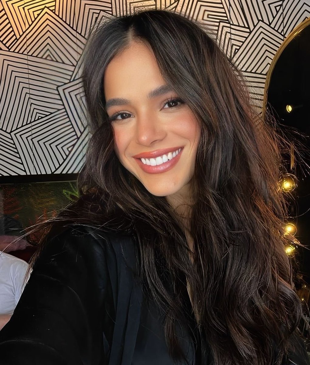 PortalBabados's tweet photo. 🚨Bruna Marquezine ao reafirmar voto em Lula: “Não é tarde demais pra admitir que se enganou com o Flávio Bolsonaro Antes tarde do que já sem seus direitos!” https://t.co/W4nBPDI8m7