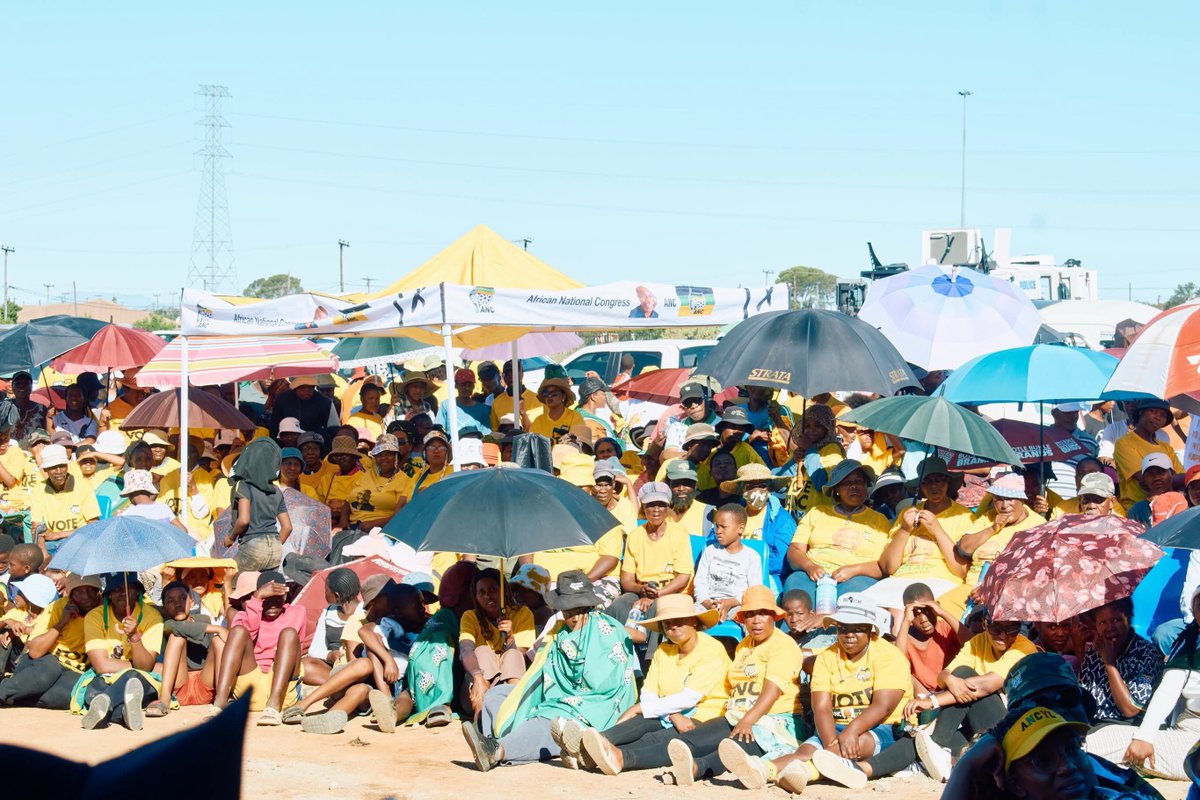ANCFS's tweet photo. ANC President, Cde Cyril Ramaphosa, concluded his return visit to Mangaung with a community meeting at the Smart Kids Crèche area in Ward 51.

The campaign in the Free State Province is alive!
#VoteANC2026 
#BuildingBetterCommunities https://t.co/7EhoVDBDTX