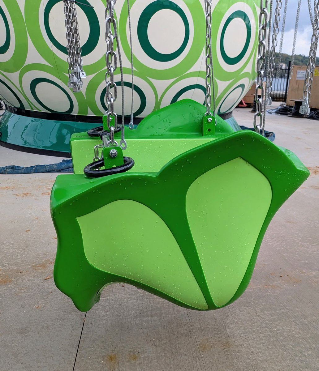 coasterchitchat's tweet photo. Oasis Lake of the Ozarks continues to come together ahead of its opening in 2027! More and more of the park’s rides are taking shape, including multiple flat rides and what will soon become the park’s icon, The Wheel.

📸 Oasis Lake of the Ozarks https://t.co/BTX7LfmvCA