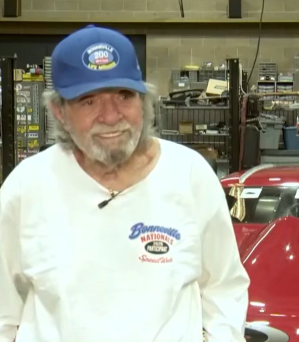 pubity's tweet photo. An 86-year-old race car driver just broke a speed record at the Bonneville Salt Flats in Utah. 

Gary Matranga managed to hit 310mph in a heavily-modified 1966 Barracuda, but he thinks this is too slow and wants to hit 400mph before he turns 90. https://t.co/ZS4X51W5Xd