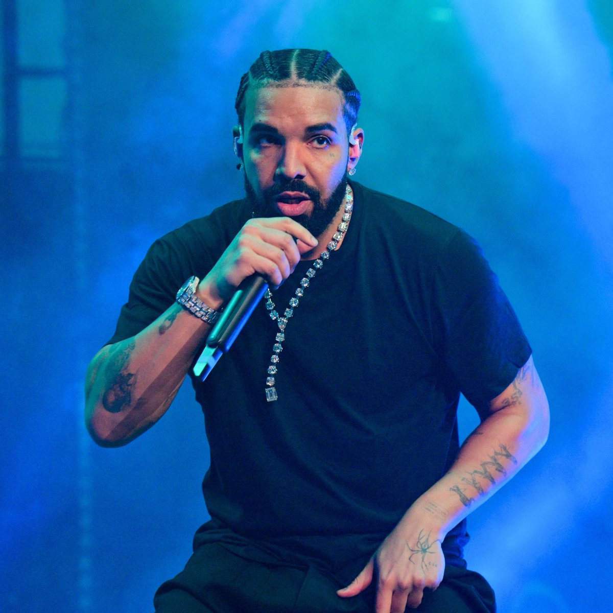 RapHubDaily's tweet photo. Happy 40th Birthday to Drake https://t.co/cOhGxDkE52