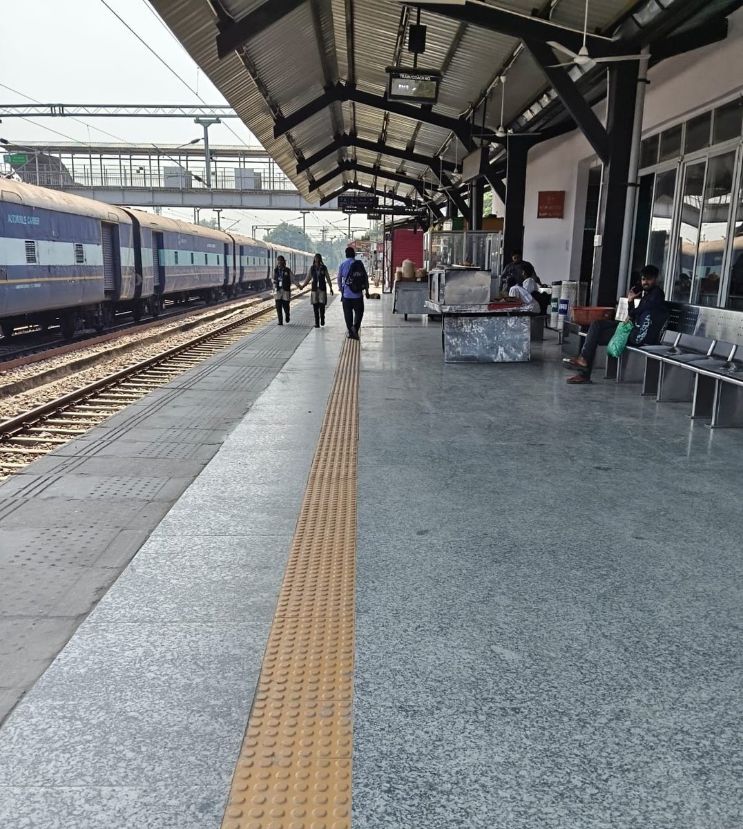 nerailwaygkp's tweet photo. स्वच्छ स्टेशन,सुखद सफ़र!

#SpecialCampaign6 के अंतर्गत गहन साफ-सफाई के उपरांत स्वच्छ व सुंदर किच्छा रेलवे स्टेशन।स्टेशनों पर सघन साफ-सफाई का कार्य निरंतर जारी है।

कृपया रेल परिसर को साफ-सुथरा रखने में अपना सहयोग दें।
#CleanlinessDrive #CleanStation #SwachhataPakhwada2026 #SCDPM6 https://t.co/caYAqVeVN9