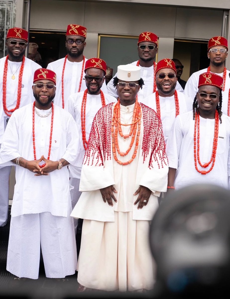 Olamide0fficial's tweet photo. Zlatan Ibile and his groomsmen 😍❤️ https://t.co/tKLT2jgXSg