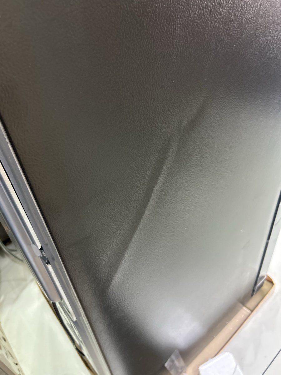 awaiz__sharif's tweet photo. 🚨 Worst experience with @Flipkart @FlipkartSupport! Order ⁠OD438937352937302100⁠ for a Haier Refrigerator arrived completely transit-damaged. Delivery agent used misleading info &amp; rushed to take the OTP. I have unboxing video proof! (1/3) https://t.co/jS9ht7PHLX