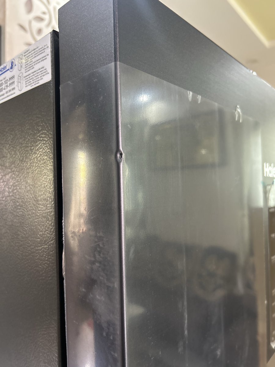 awaiz__sharif's tweet photo. 🚨 Worst experience with @Flipkart @FlipkartSupport! Order ⁠OD438937352937302100⁠ for a Haier Refrigerator arrived completely transit-damaged. Delivery agent used misleading info &amp; rushed to take the OTP. I have unboxing video proof! (1/3) https://t.co/jS9ht7PHLX