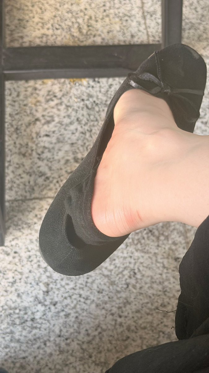 bundody's tweet photo. girl problems https://t.co/Y0d0k51oJN