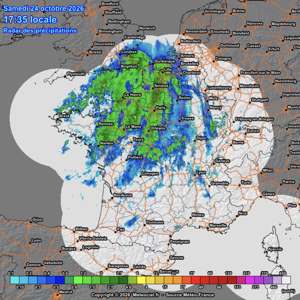 ChemsMeteo's tweet photo. Regardez bien cette image. 
C’est peut-être la dernière fois que vous voyez ça avant des semaines. https://t.co/rhllVwjmim