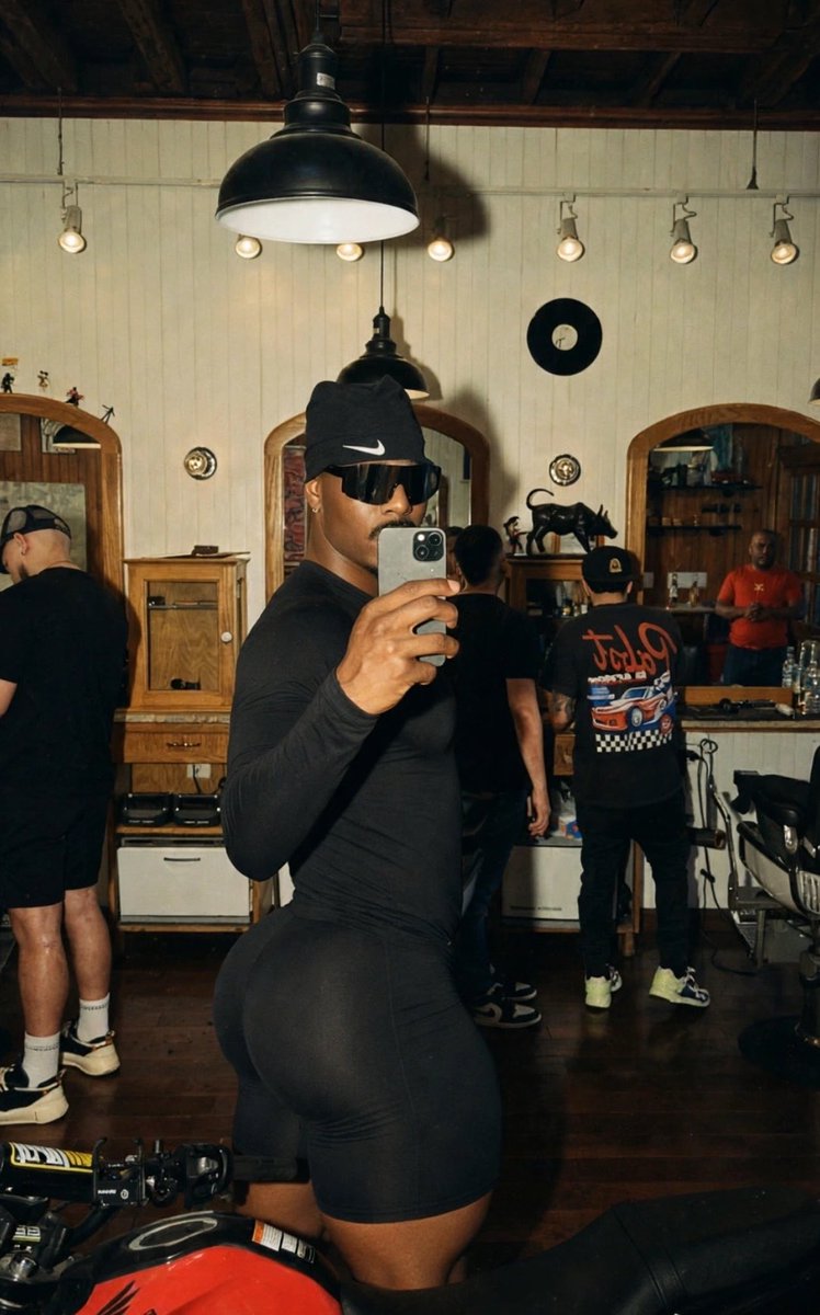 bitchyoubeencon's tweet photo. Glute Maxxing https://t.co/tZQMidmBcv