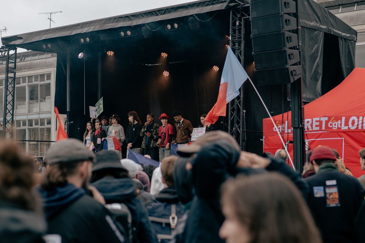 PCF's tweet photo. 🗣 À Orléans, @IanBrossat, sénateur communiste, a pris la parole pour dénoncer la haine raciste. 

Au nom du PCF, il a alerté sur le danger que fait peser l’extrême droite en France et sur l’importance de lutter contre les discours haineux. https://t.co/Hrxd8CF6w5