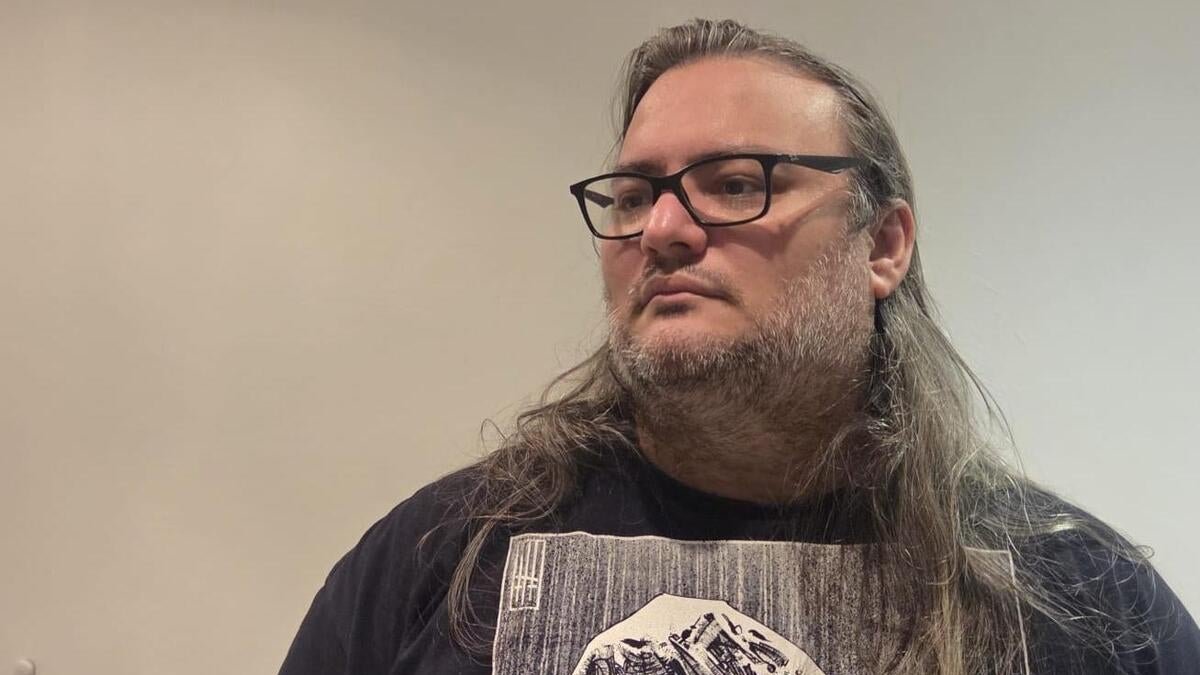 Nuitsauvage's tweet photo. Pierre Collin ce gérant de magasin 
Qui avait été molesté agressé parce
Qu'il avait eu le tort de protéger son magasin a fermé toutes ses cagnottes leetchi préférant priviligier celle 
Dédiée a tout les magasins de la ville 
De Nice. 
Quel geste honorable. 
Moi je dis bravo.👏👏 https://t.co/12GPi0K3O9