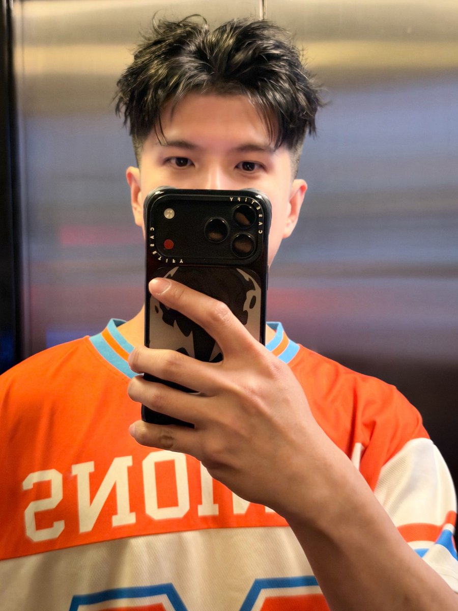 KnightZ_'s tweet photo. ทรงผมที่บอกเลยไม่มีปัญญาเซตเองได้แน่ๆ  ช่างลองเซตให้ละแปลกดีแฮะ ลงไว้เป็นที่ระทึกหน่อย https://t.co/1nQNoP8bQO