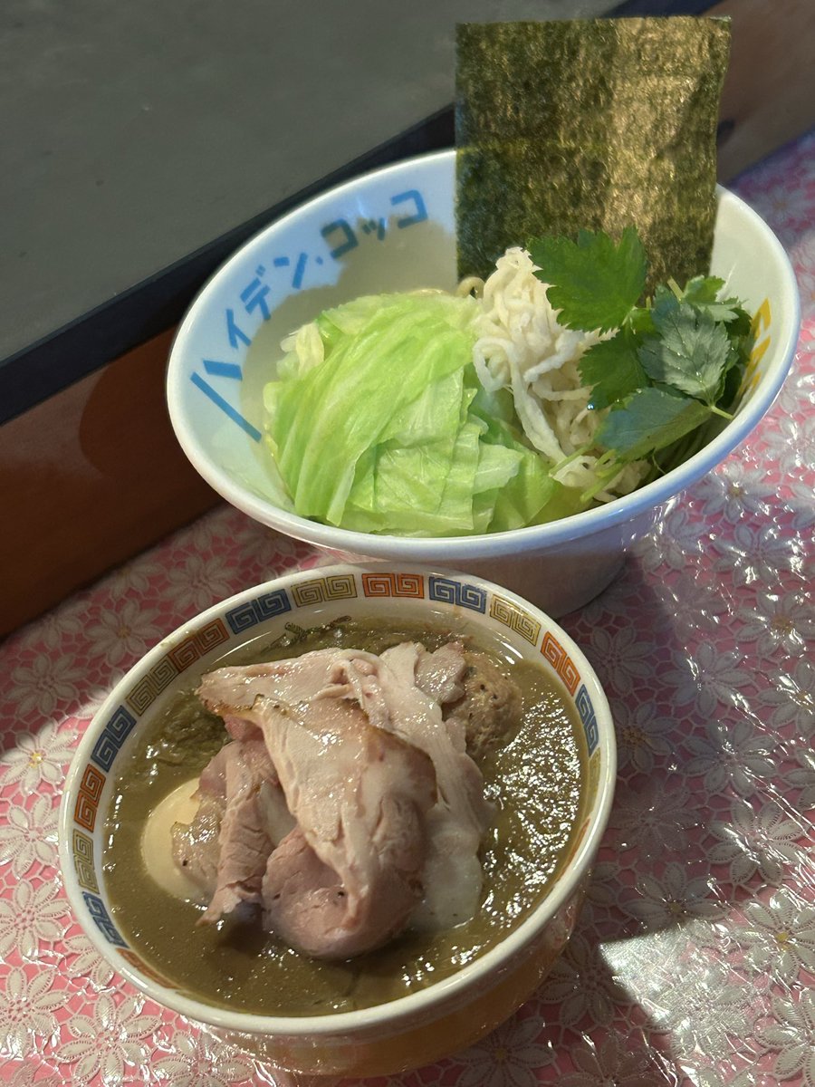 kaname3851's tweet photo. H.C FACTORY らーめん凛々
@RaamenLily 🌙

『凛々しい特製
十割マルソンつけ麺』

ツルッ👌モチッ食感😋太麺💕
マルスーつけ汁にどっぷり❣️
それでも🤩沈まない😂十割🔥
濃厚野菜🥬ベジポタスープ☝️
ドロッと👌超⤴️うめぇ〜😋❤️

今宵もマルソン難民✨救出🤭
やっぱり旨いマルスー🎶
ご馳走様でした🍥 https://t.co/9bNsKW09Vb