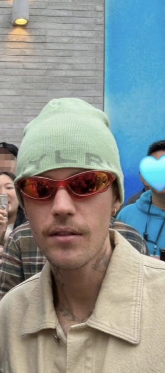 JBieberMedia's tweet photo. ⭑ Justin Bieber ┊ October 23, 2026 ⭑ With fans at the @SKYLRK pop-up experience in Seoul 🇯🇵 https://t.co/kf1e3QcV3z