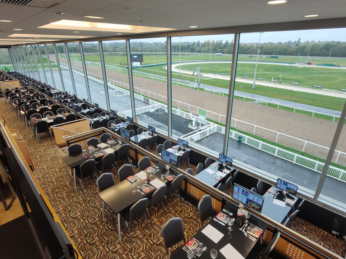 DunstallDogs's tweet photo. CHECKING IN 📌

We're less than one hour away until doors open on @PremGreyRacing Oaks finals night 🙌

Our appropriately named Sunbeam Suite is open all evening to keep in the warm!

Tickets available on the door 😁

#DunstallPark 🐾 https://t.co/SJnbS69TP3