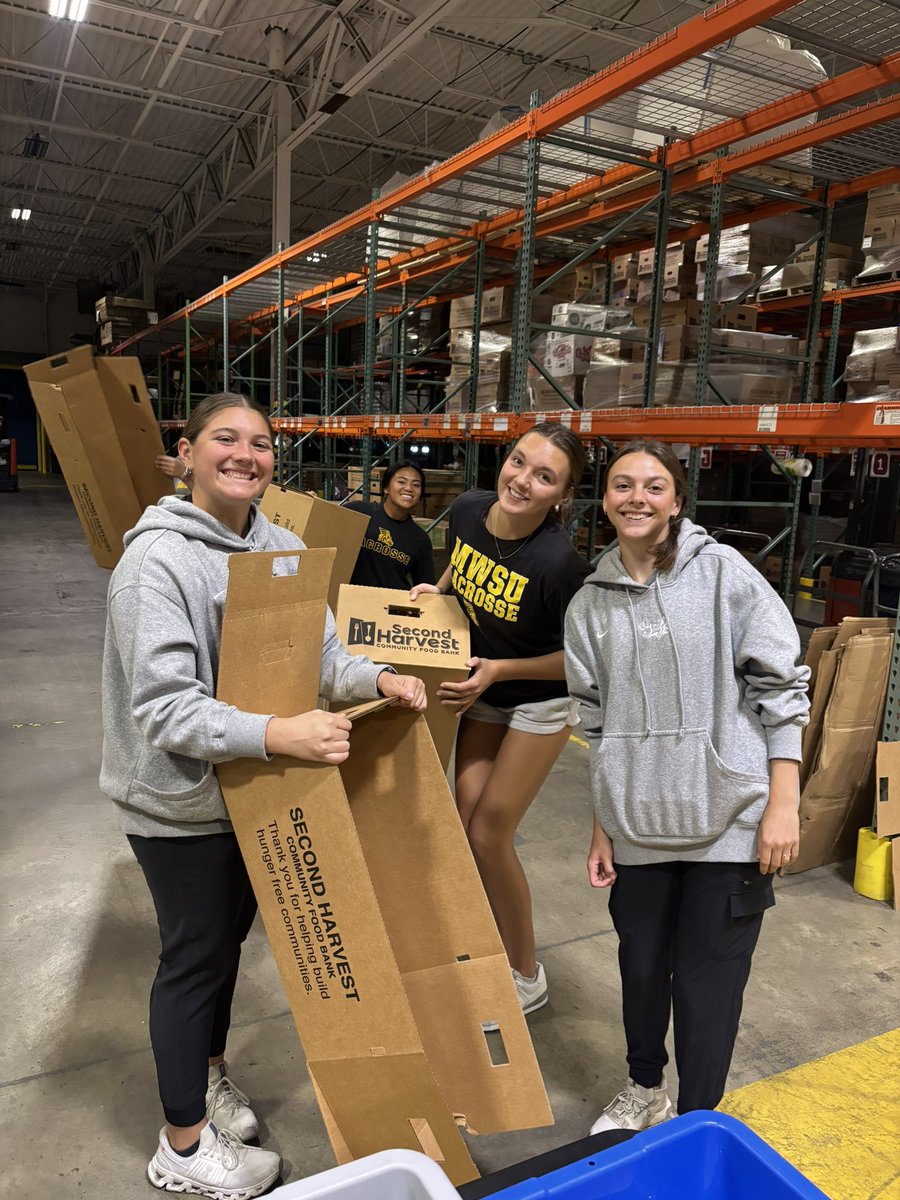 GriffonLax's tweet photo. 2,000 lbs of cereal packed ✔️ 
Community served ✔️ https://t.co/wqMcsoN1NI