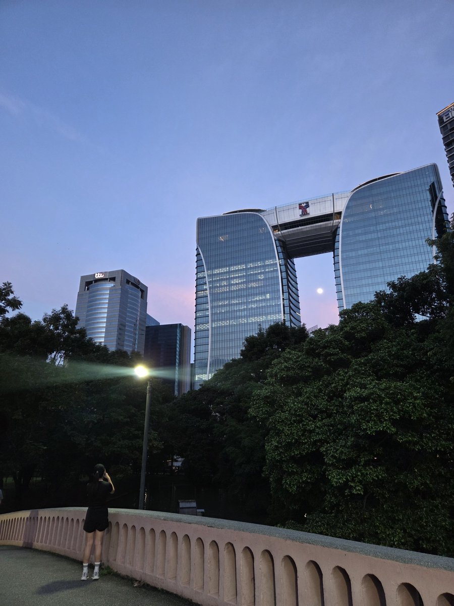 ColorfuIself's tweet photo. สวนจตุจักรวันนี้ วิวสวยมาก 💚 https://t.co/SwnE5fsi1V