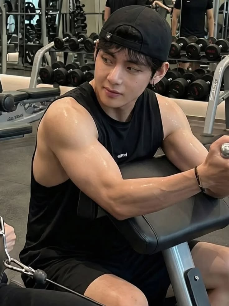 Only_TheoB's tweet photo. Nombre: Theodore. 
FC: Kim Taehyung. 
Edad: 21 años. 
Nacionalidad: Italo-coreana. 
Estado: Soltero. (Y así me voy a quedar)
° Bisexual / Versátil. 
Amante de las pijas y los coñitos. 

Háblame, siempre ando necesitando descargarme. https://t.co/2cXybrfgbl