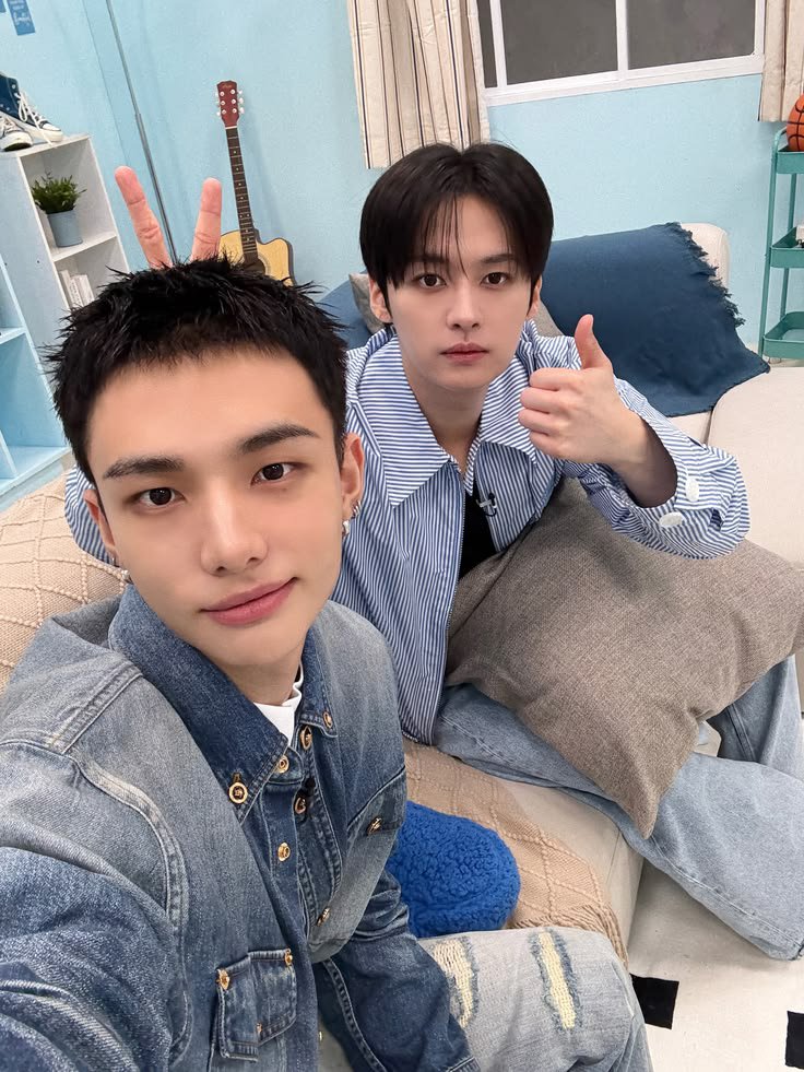 HHJCentral's tweet photo. Happy Birthday, Lee Know! ❤️

Wishing you endless happiness, love, and beautiful moments. Thank you for being the wonderful person you are. We love you always! 💗

OUR GREATEST LOVE LEE KNOW
#EternalDiamondLeeKnow
#노_맘대로_즐기는_리노생일
#HappyLeeKnowDay https://t.co/Fkvb3SvOa8