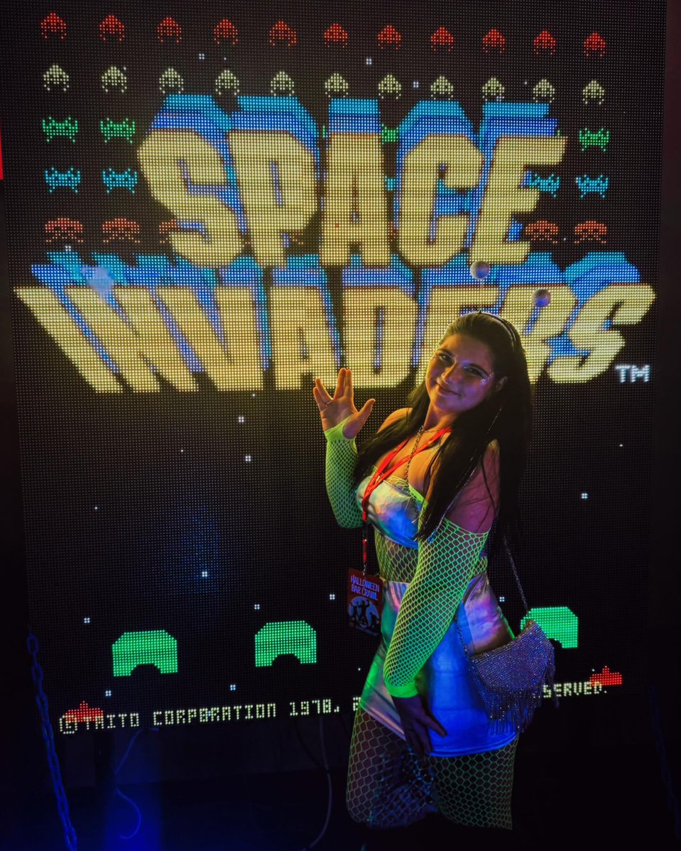 bufubaby's tweet photo. Space Cowboy and Alien, because our relationship is out of this world. Happy belated Halloween, @amart797 https://t.co/DPzbAlDFk8